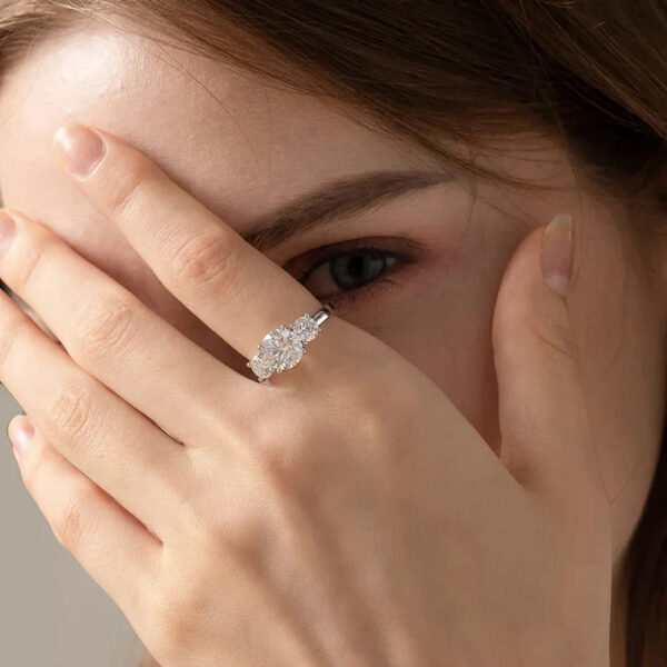 07405543126c3c1d 3-Stone 4carat Moissanite Diamond Ring for Women Sterling Sier Plated Gold Engagement Rings Wedding Band with Certificate