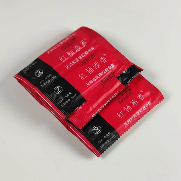 Wholesale Condoms for Men 50 PCS Large Oil Condom Sleeve for Penis Strawberry Sex Toys for Couple