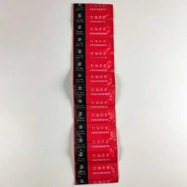Wholesale Condoms for Men 50 PCS Large Oil Condom Sleeve for Penis Strawberry Sex Toys for Couple