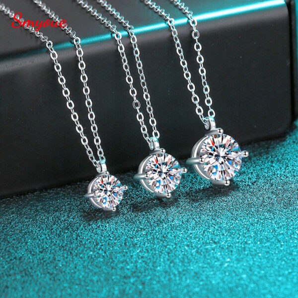 Smyoue 1ct VVS Moissanite Necklace for Women Simulated Lab Diamond Pendant Gift 100% Sterling Sier Wedding Jewelry Four-claw