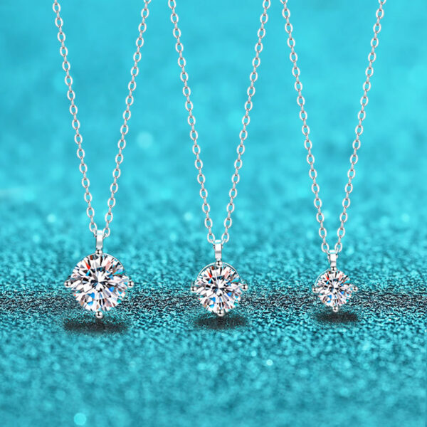 Smyoue 1ct VVS Moissanite Necklace for Women Simulated Lab Diamond Pendant Gift 100% Sterling Sier Wedding Jewelry Four-claw