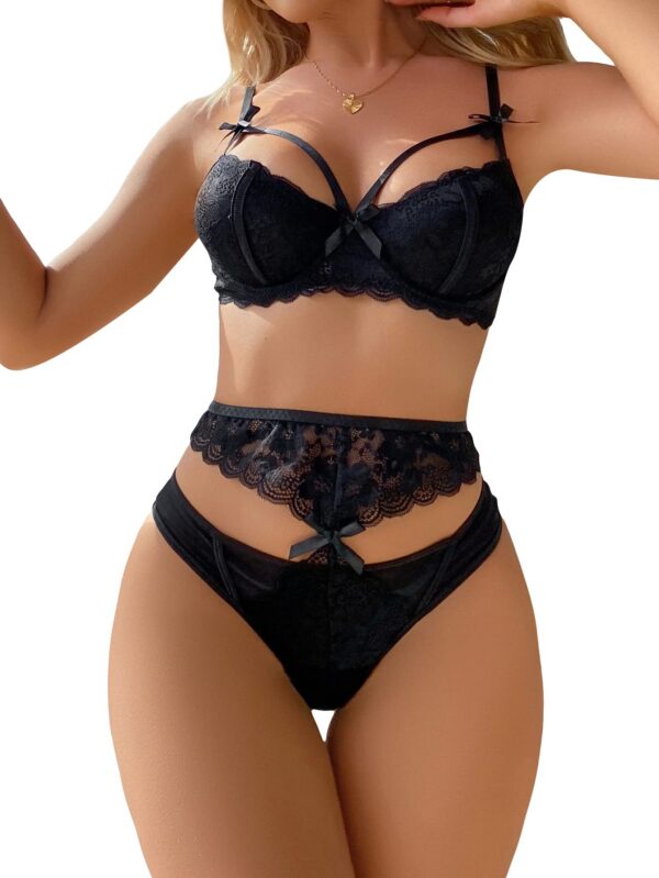 16159679d3657354 WDIRARA Women's Sexy Floral Lace Cut out Underwire Garter Belt Bra and Panty Lingerie Set with Leg Rings