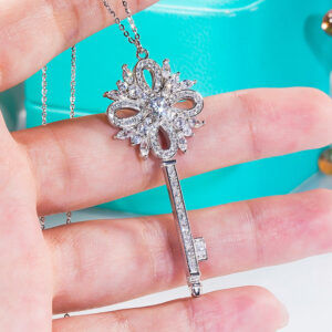 Snowflake Diamond Key Necklace 100% Sterling Sier Fashion New Wedding Dinner Party Fine Jewelry for Women Birthday Gift