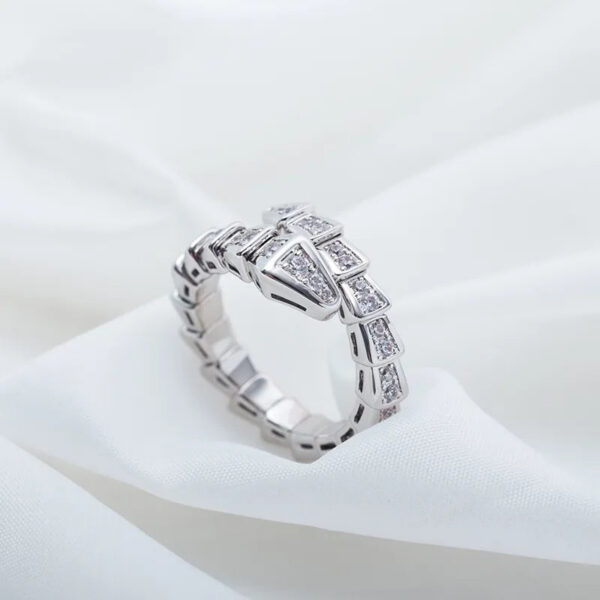 Classic Brand Designer S Designers Ring Sier Plated for Women Open Snake Pattern Easy to Deform Lady Bone Rings Full Diamond Top Level Gift Casual Fashion Party