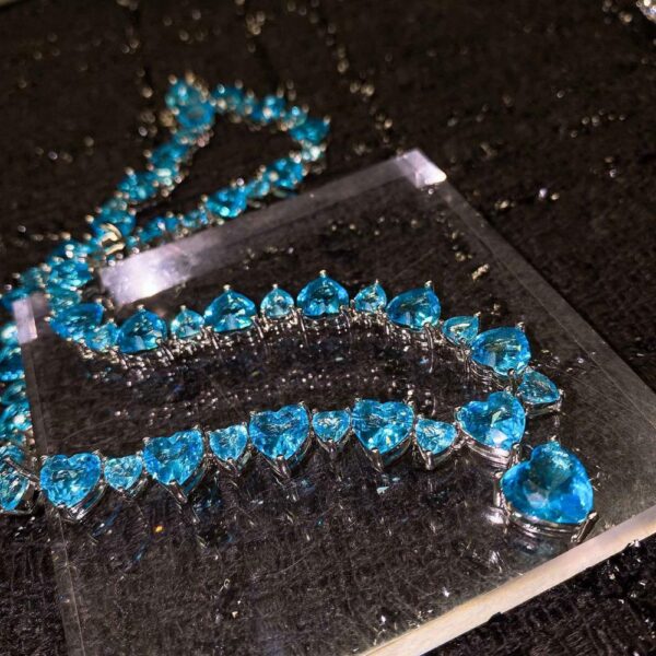 HOYON New Full Diamond style Inlaid Swiss Topaz Blue Color Treasure Heart-Shaped Necklace Jewelry for Women