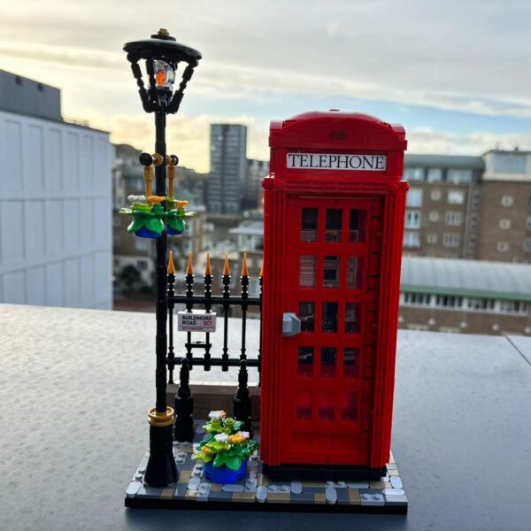 1460PCS London Red Telephone Booth Street View Series Men and Women Puzzle Building Blocks Toy Gift 21347