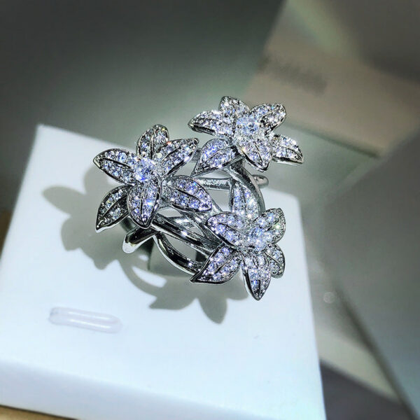 Sier High Quality Pear Shape Branch Zircon Women's Fashion Flower Diamond Big Ring Party Birthday Gift