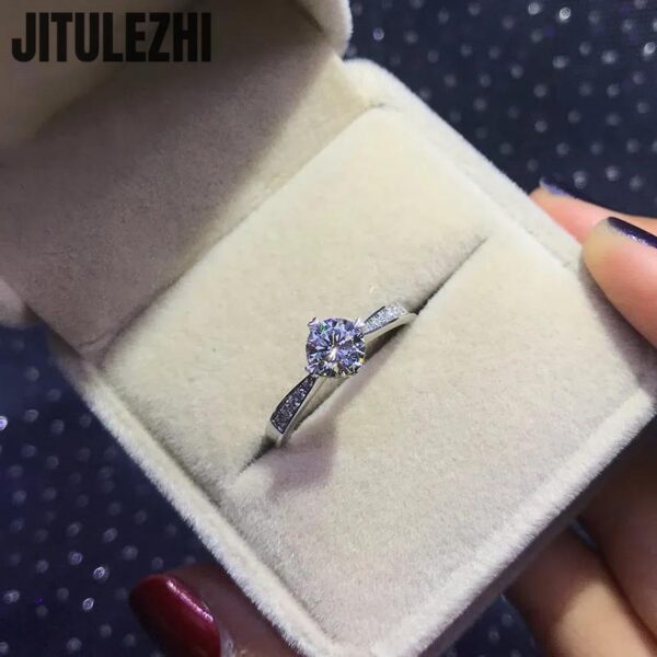 Hot Crystal Sterling Sier Diamond For Woman Beautiful Moissanite Ring Fashion Noble Wedding Party Jewelry
