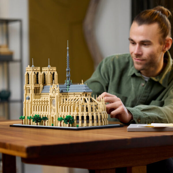Notre-Dame de P Architectural Model Kit 21061 Collectible Building blocks Set Adults Gift Idea for Lovers of History