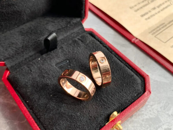 40dee0b264c124b9 Mens Womens Love Ring man 4mm 5mm 6mm Wedding High quality s size 5-11 Diamond rose sier Engagement with box Crtir Designer gold Band Rings for Woman