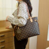 4dd6c8886bd37697 Large Capacity Ladies Tote Shoulder Bag Commuter Large Waterproof Portable Bag For Women