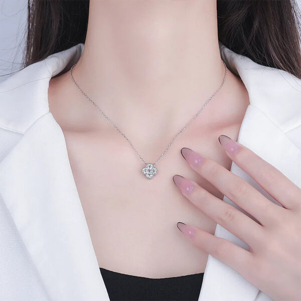 1.2CT Lucky Grass Moissanite Necklace for Women Fine Jewelry 925 Sterling Silver Diamond Pendants Necklaces Valentine's Day Gift
