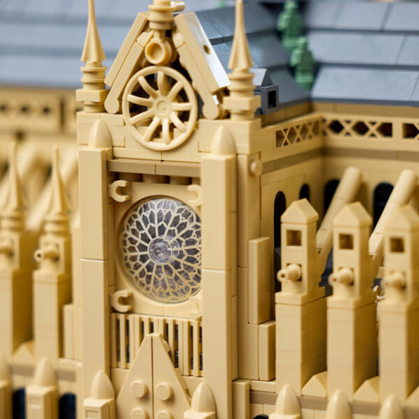 Notre-Dame de P Architectural Model Kit 21061 Collectible Building blocks Set Adults Gift Idea for Lovers of History