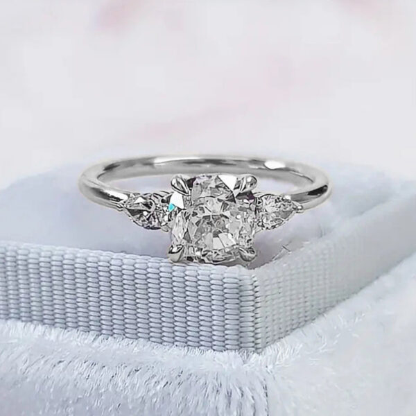 Huitan Cushion Shaped Cubic Zirconia for Women Fashion Contracted Design Wedding Accessories Engagement Rings Hot Jewelry