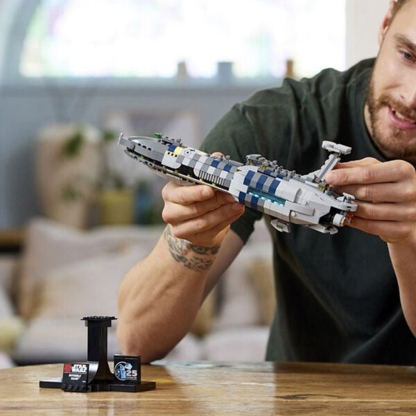 7173ef30c527da0e HOT TOY NEW 557pcs Invisible Hand Spaceship Building Blocks Assembg Fit 75377 DIY Model Toys for Children Birthday Gift Set