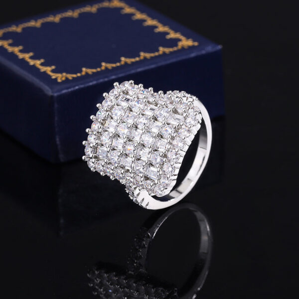 Luxurious Sterling Sier Ring for Women Stylish Party Jewelry Full of Diamond Zircon Engagement Rings Classic Gifts
