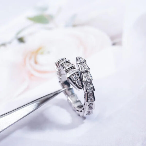 Classic Brand Designer S Designers Ring Sier Plated for Women Open Snake Pattern Easy to Deform Lady Bone Rings Full Diamond Top Level Gift Casual Fashion Party