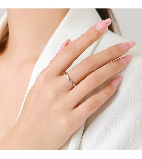 Modian Simple 925 Sterling Silver Texture Twisted Thin Stackable Small Finger Ring For Women Vintage Classic Fine Jewelry Gifts