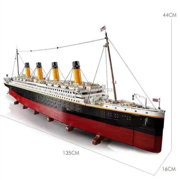 9090 pieces of Titanic, compatible with 10294 cruise ships, building blocks, children's toys, Christmas gifts, lighting in stock