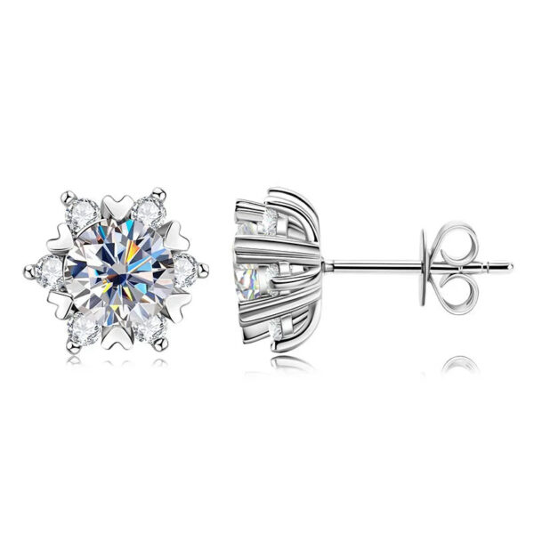 a653172dc3aa36a5 S925 silver moissanite snowflake earrings for women, fashionable and classic 6-claw design as a Valentine's Day gift for friends