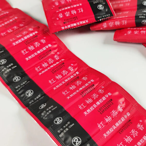 Wholesale Condoms for Men 50 PCS Large Oil Condom Sleeve for Penis Strawberry Sex Toys for Couple
