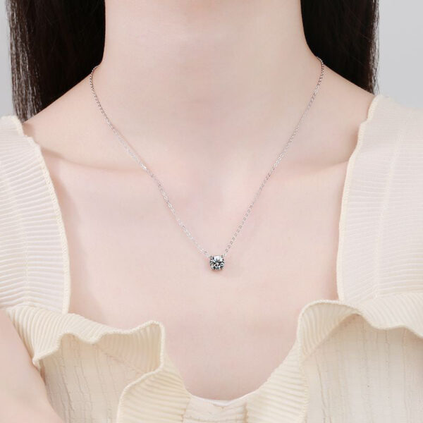 b62b5b84ee5bc34f NeeTim 1-5 Carat Moissanite Pendant Necklace For Women Sterling Sier Sparkling Diamond Wedding Party Fine Jewelry Gifts