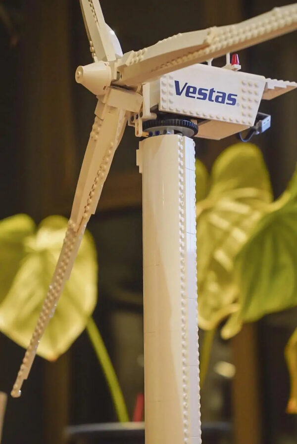 bc4beea30ca0fb4d 844PCS Creative Series Vestas Wind Turbine Building Blocks Electric Windmill Generator Model 10268 Bricks Toys For Boy Kids Gift