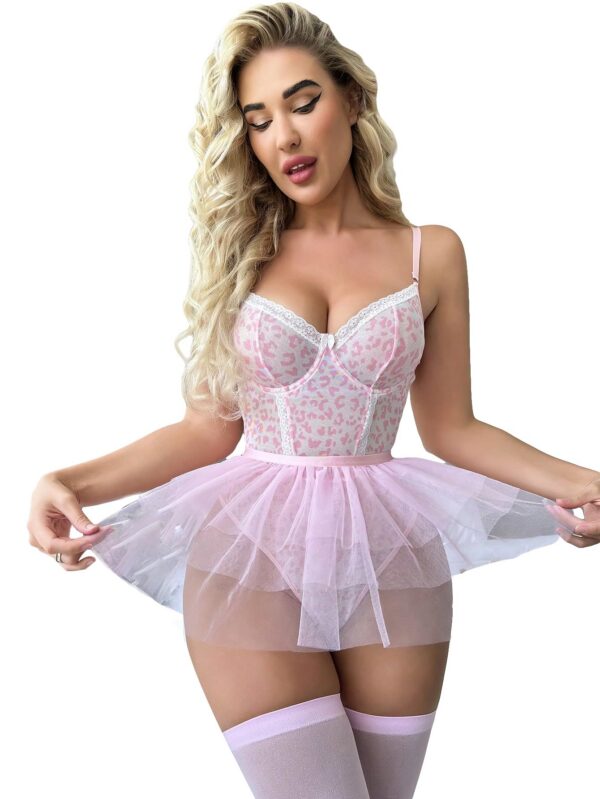 c3e681c3169be846 WDIRARA Women's Floral Lace Push Up Garter Lingerie Set with Stockings