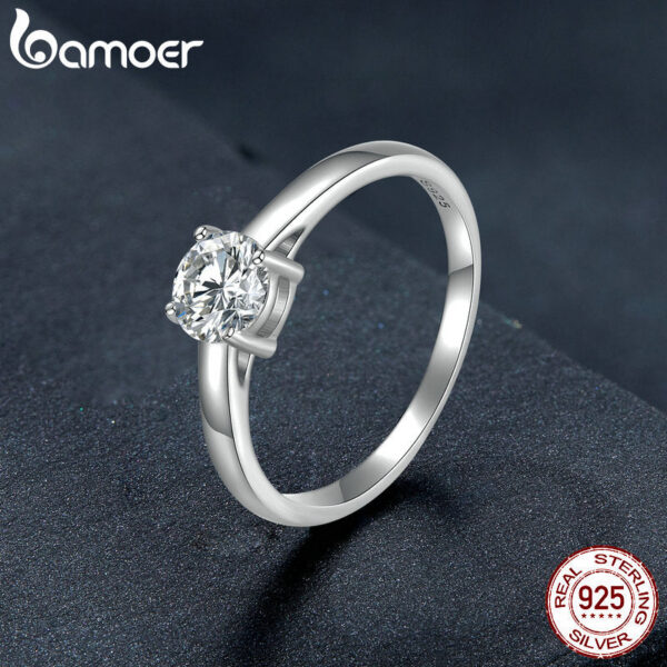 Bamoer D Color VVS1 EX Ring Round Moissanite Diamond for Women Sterling Sier Engagement Wedding Band MSR005