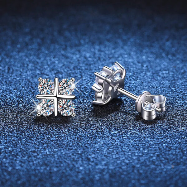 925 Sterling Silver 0.8 Carat *2 Moissanite Diamond 8 Earrings Classic Fashion Design Light Luxury Niche Temperament