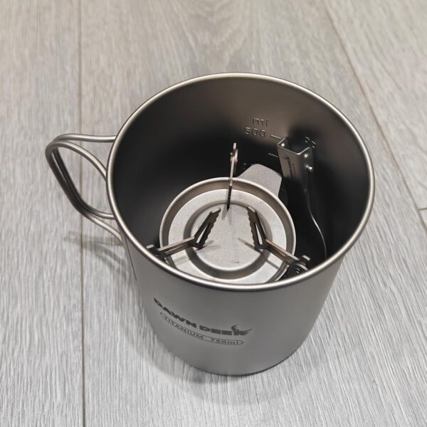 db79652e29c9bad4 Dawn Deer Titan-Backpacking-Herdsystem, Tasse/tragbarer Alkoholkocher/faltbarer Göffel -750 ml Camping-Kombi (Titan-Kombi-Set)