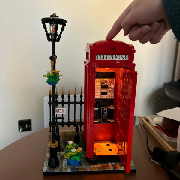 1460PCS London Red Telephone Booth Street View Series Men and Women Puzzle Building Blocks Toy Gift 21347