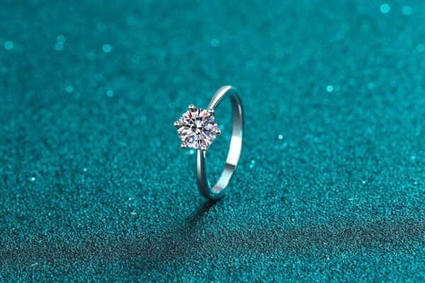 Moissanite Diamond Ring With Setting