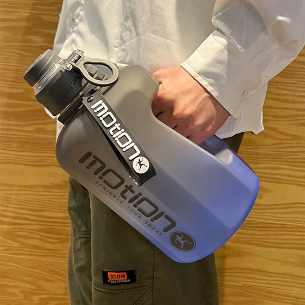 2.2L Large Capacity Sports Bottle Outdoor Fiess Kettle Gradient Plastic Water Cup Students Portable Big Ton Barrel