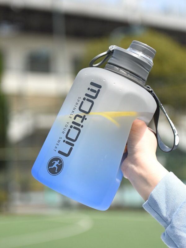 2.2L Large Capacity Sports Bottle Outdoor Fiess Kettle Gradient Plastic Water Cup Students Portable Big Ton Barrel