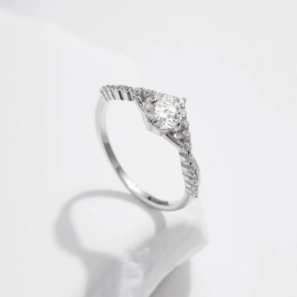 f380f2396a8ab1a8 MODIAN Crown D Color Moissanite Ring Delicate Lab Diamond Ring 925 Sterling Silver For Women Wedding Engagement Jewelry