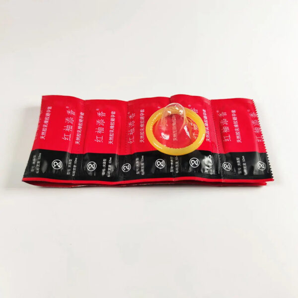 Wholesale Condoms for Men 50 PCS Large Oil Condom Sleeve for Penis Strawberry Sex Toys for Couple